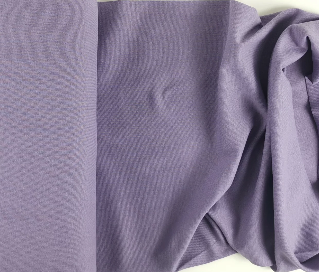 Kuvassa Yksivärinen pehmeä resori Vaalea laventeli X430