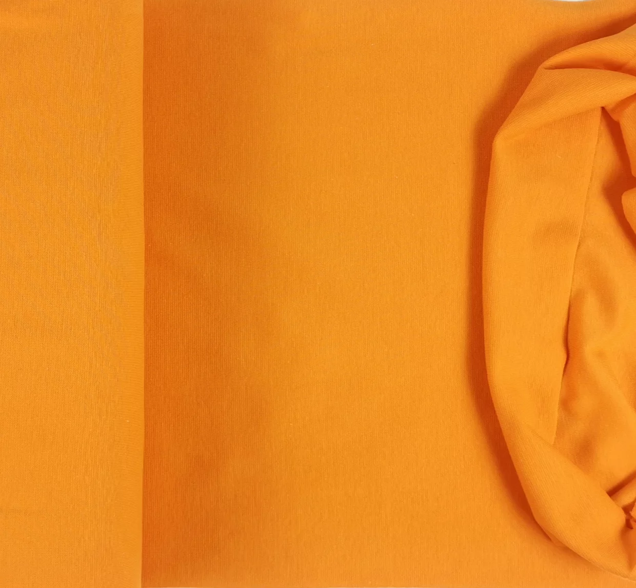 Kuvassa Yksivärinen pehmeä resori Oranssi X340