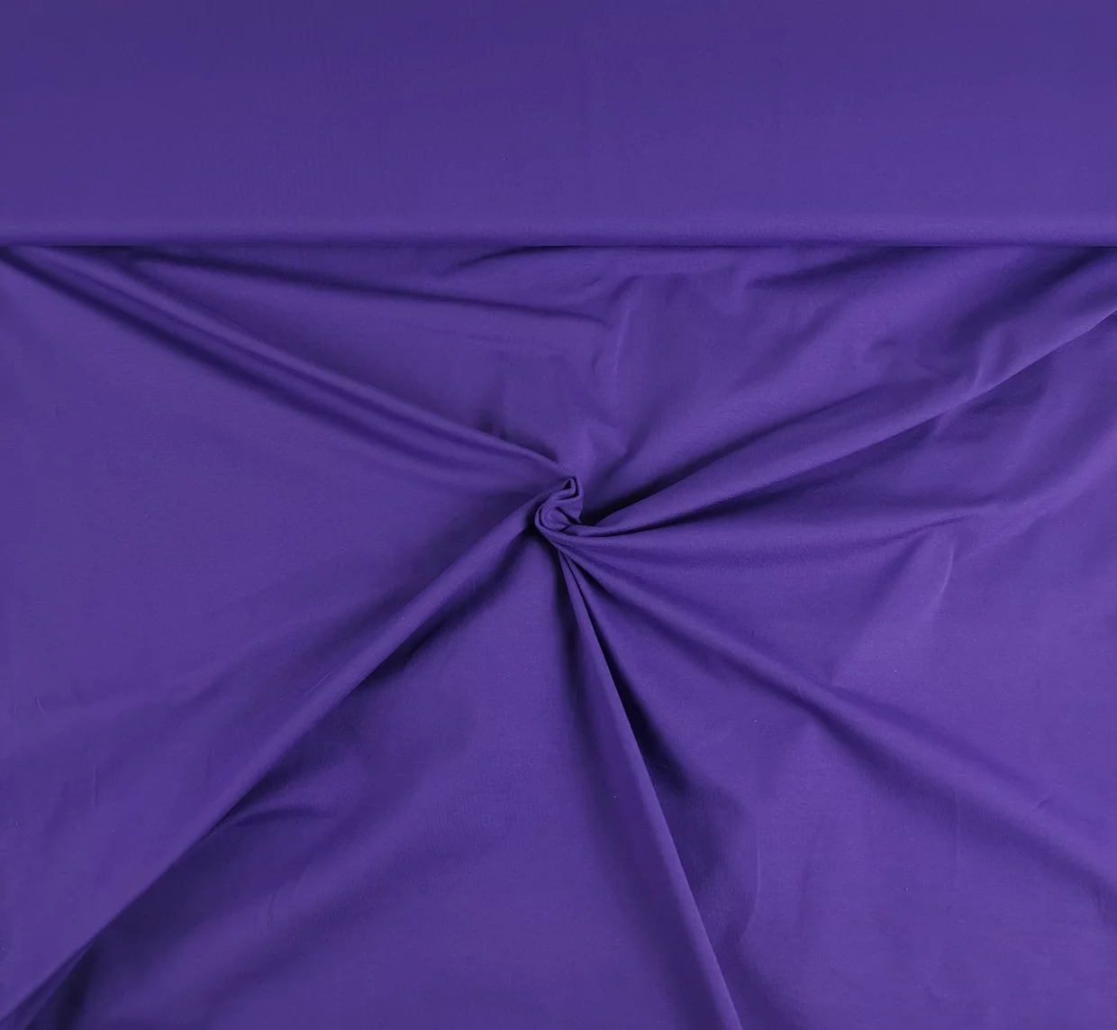 Kuvassa Yksivärinen puuvillatrikoo - vähän elastaania Voimakas violetti - X470